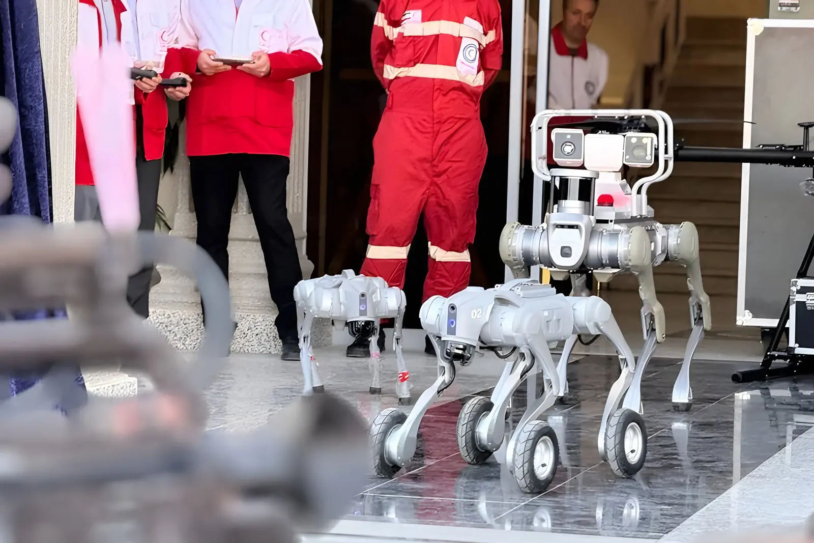 ربات‌های چهارپا (Quadruped Robots) مجهز به دوربین برای جست‌وجو در آوارها