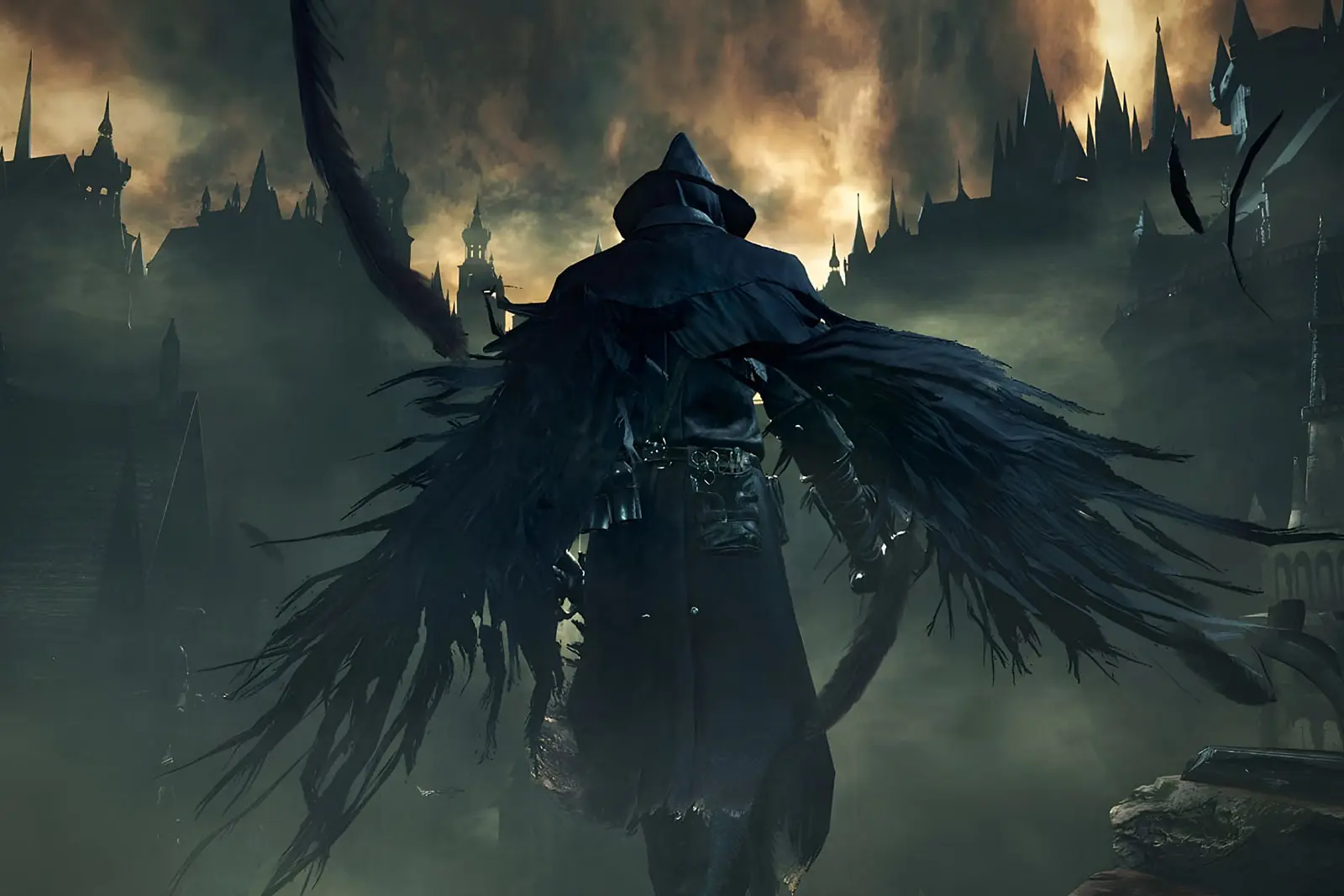 شخصیت اصلی بازی Bloodborne با شنل سیاه در مقابل قلعه‌ای مه‌آلود