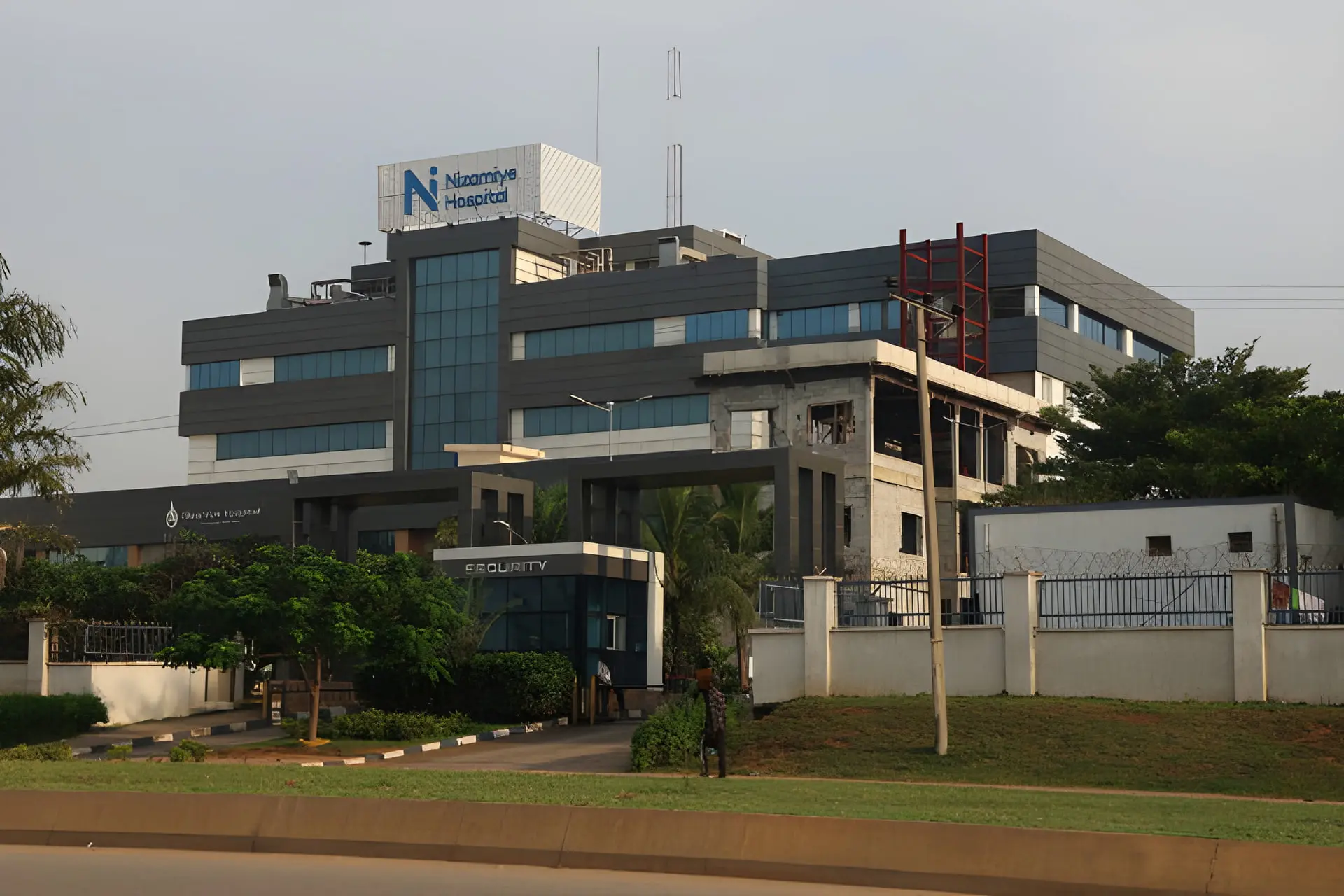 ساختمان مدرن بیمارستان نظامیه (Nizamiyye Hospital) در شهر آبوجا نیجریه