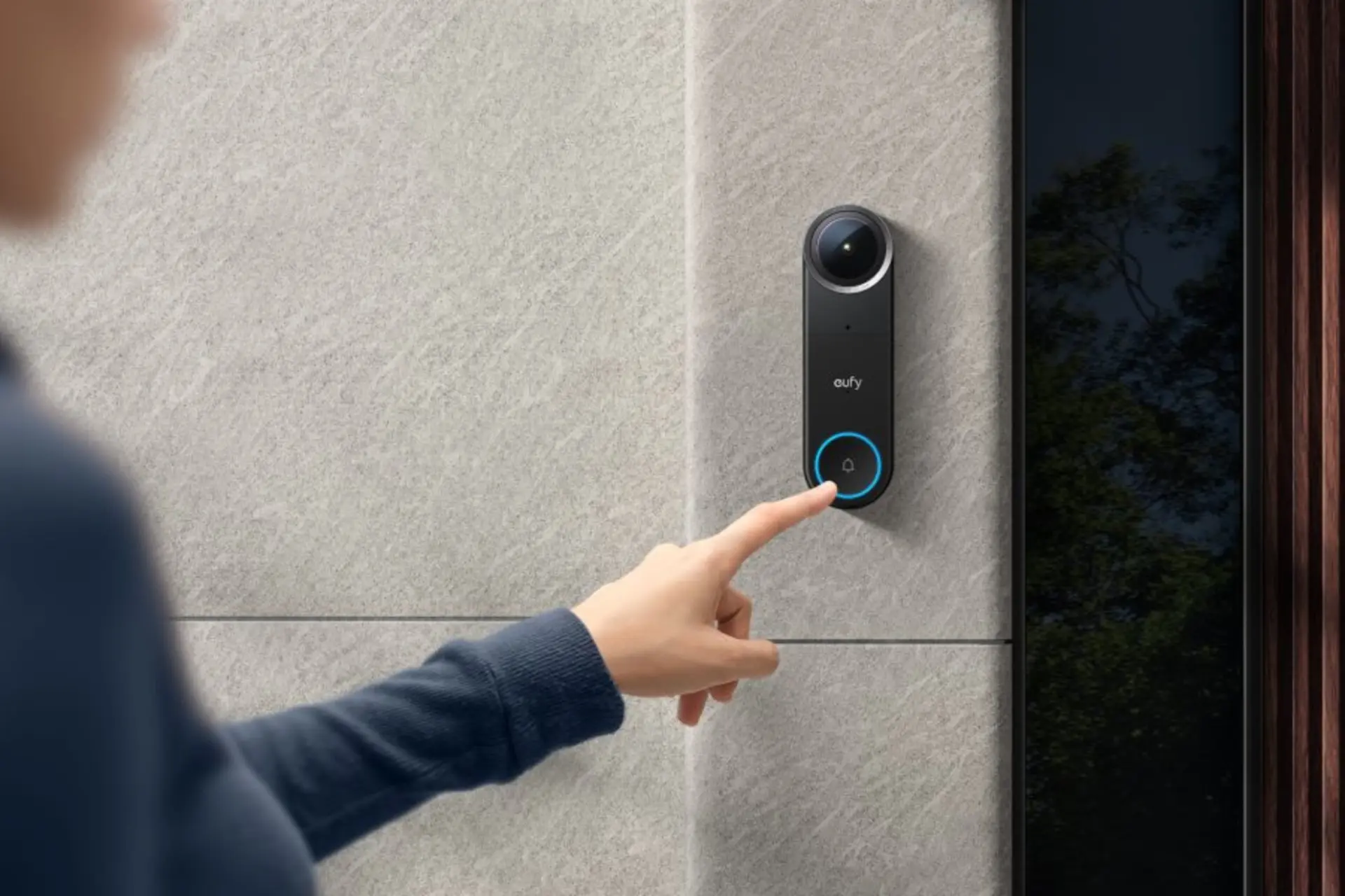 آیفون تصویری انکر (Anker Eufy S4 VR) نصب شده روی دیوار کنار در