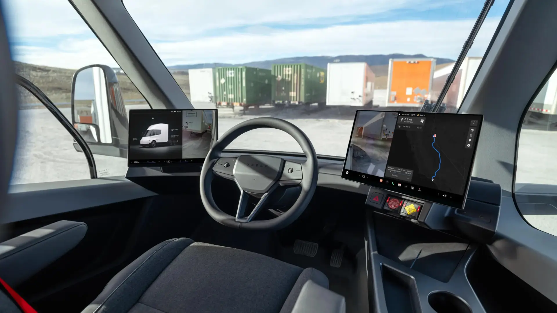 کابین و داشبورد مدرن کامیون برقی تسلا (Tesla Semi) با نمایشگرهای دیجیتال