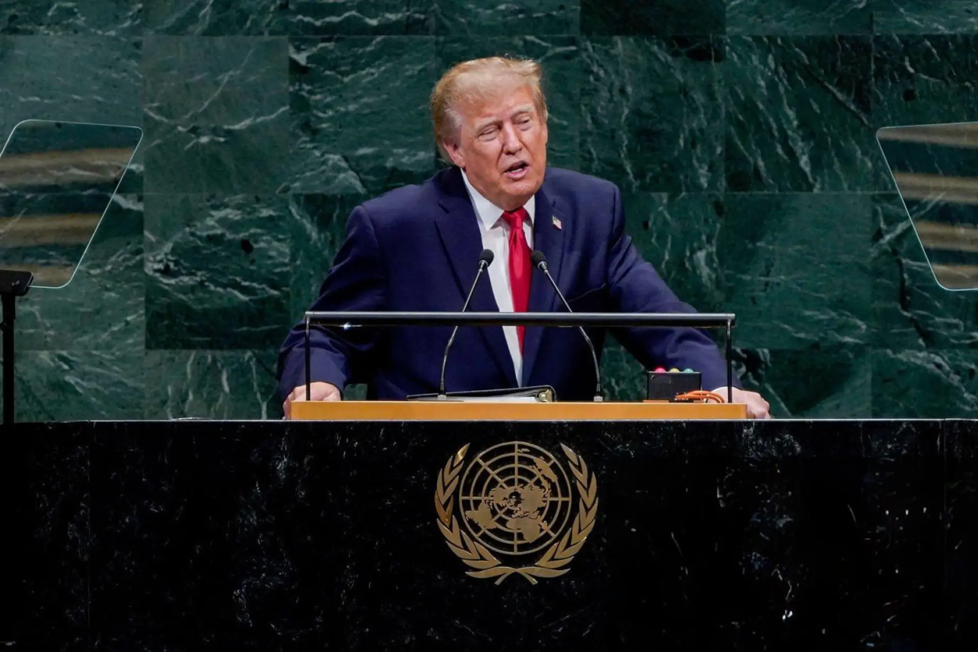دونالد ترامپ (Donald Trump) پشت تریبون سازمان ملل متحد در حال سخنرانی