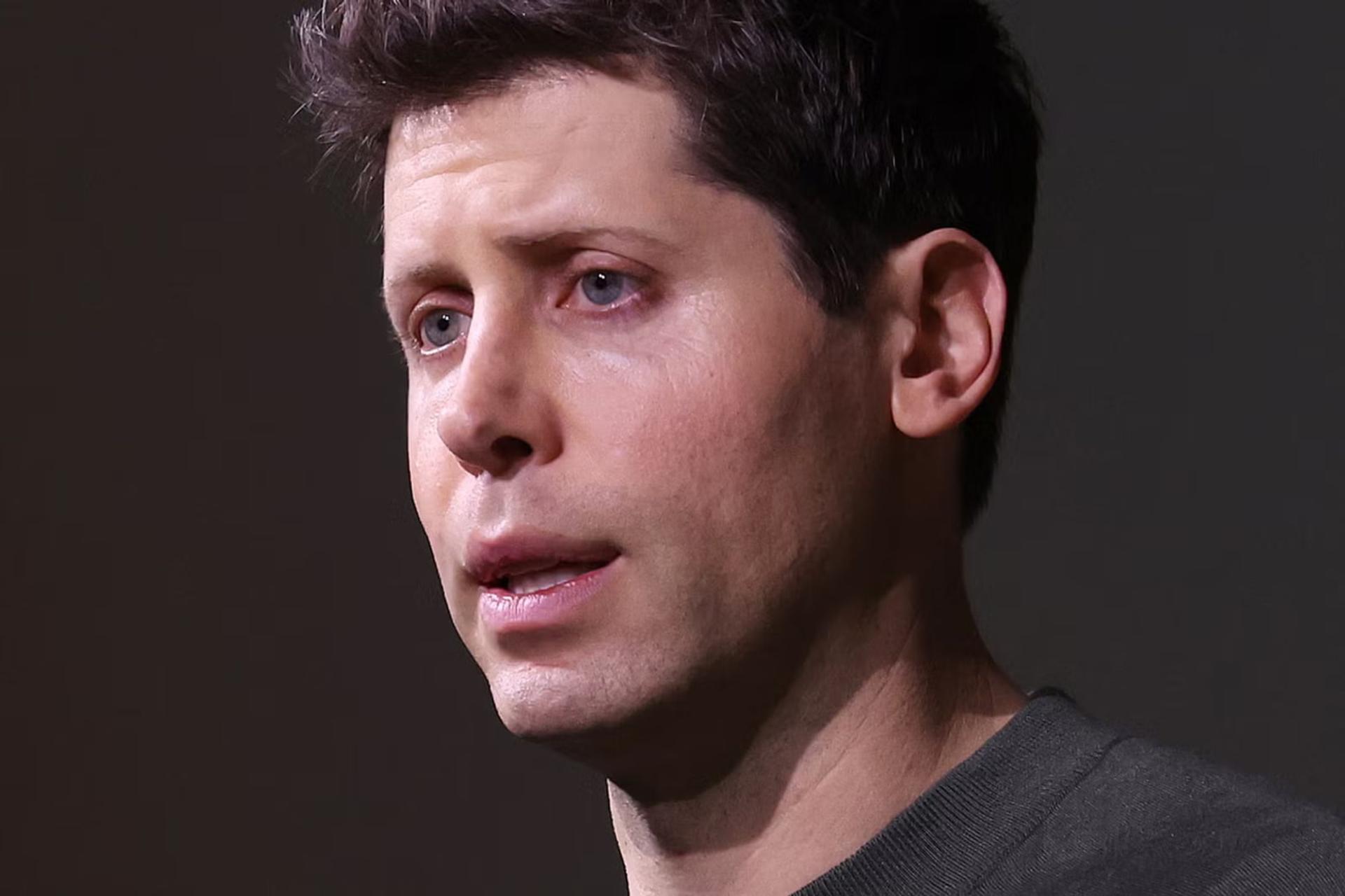 سم آلتمن (Sam Altman) مدیرعامل اوپن‌ای‌آی در جریان رسیدگی‌های قضایی
