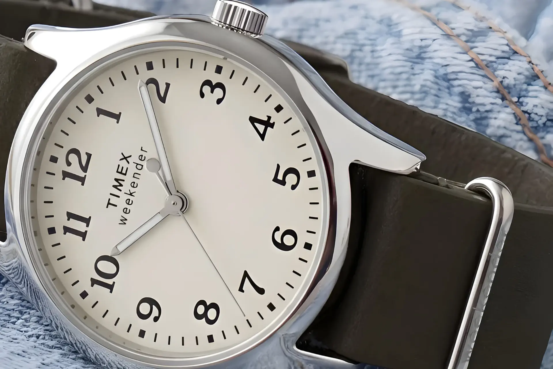 ساعت مچی تایمکس (Timex) مدل ویکندر با صفحه روشن و بند چرمی قهوه‌ای