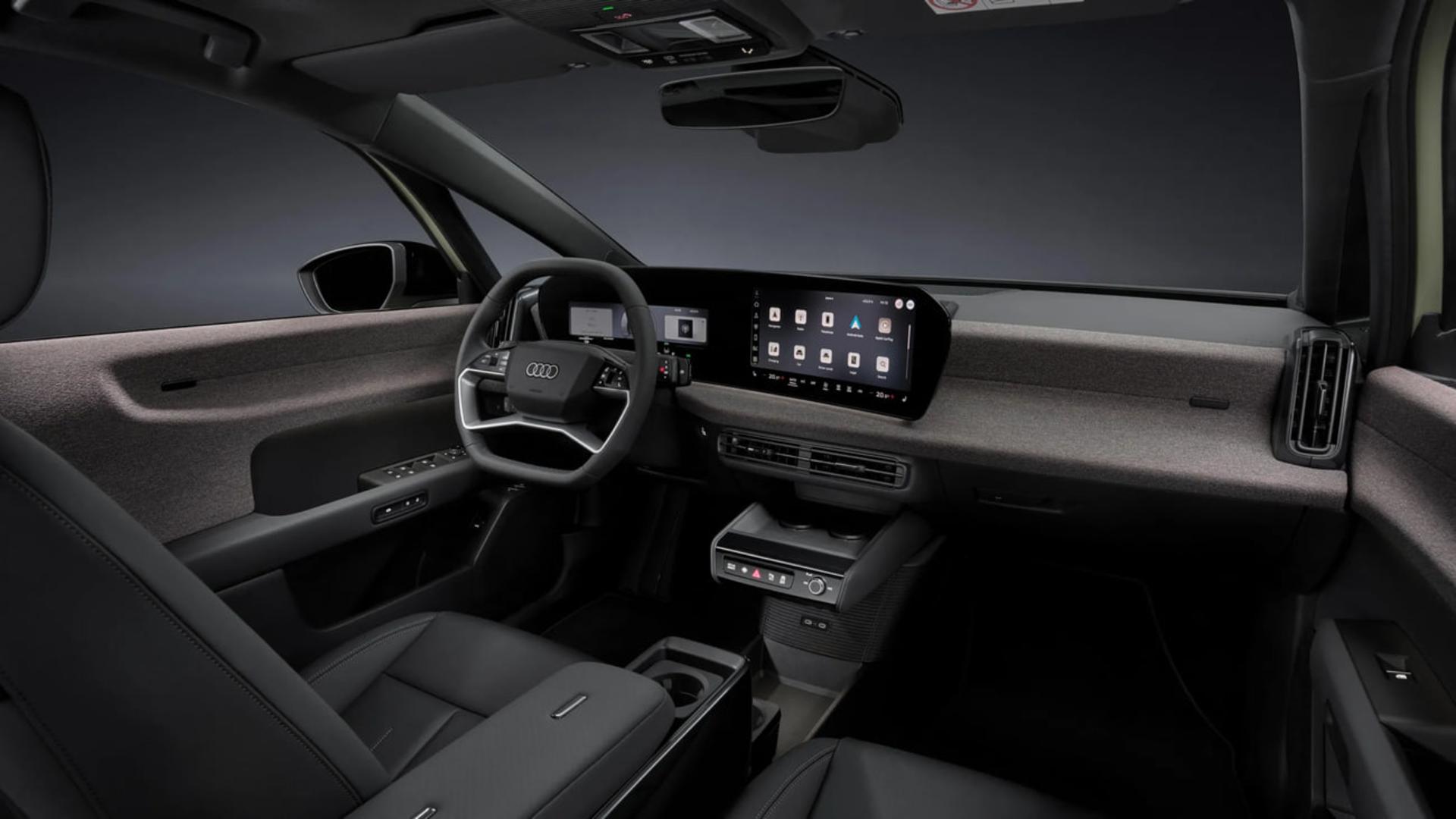 داشبورد و کابین مدرن خودروی آئودی (Audi) A2 با نمایشگرهای دیجیتال