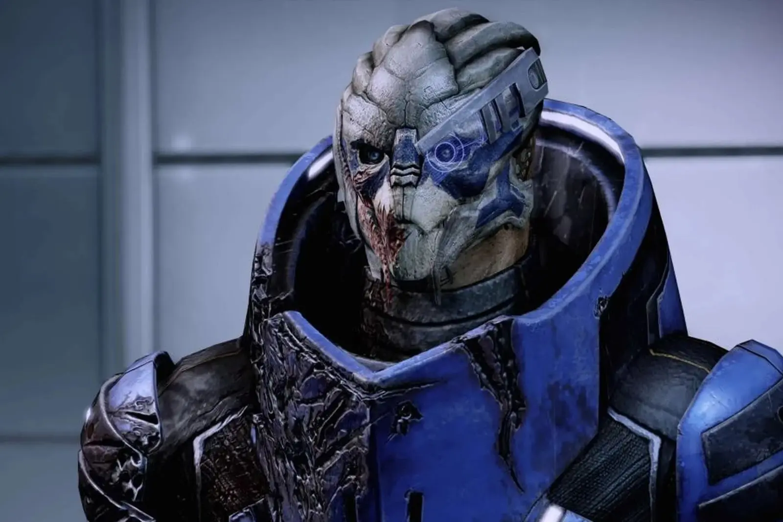 شخصیت آسیب‌دیده از بازی Mass Effect با زره آبی رنگ