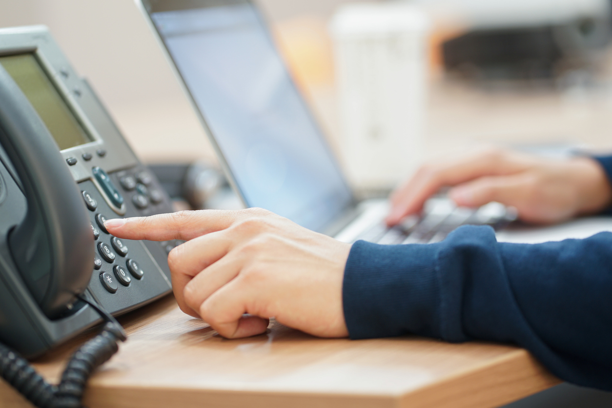 انتظار نیم‌ساعته برای صحبت با اپراتور ۲۰۲۰ مخابرات؛ تمدید اینترنت همچنان تلفنی است