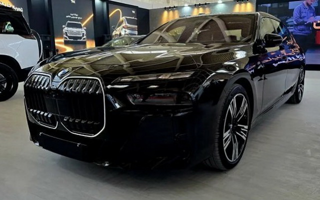 BMW 735؛ لوکس ترین خودرو نمایشگاه بین المللی تهران