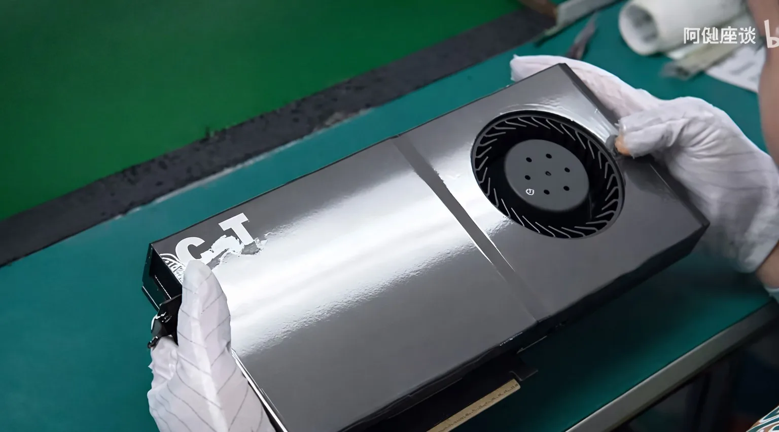 کارت گرافیک RTX 5090 هنوز در چین تولید می‌شود و به سرورهای هوش مصنوعی می‌رسد