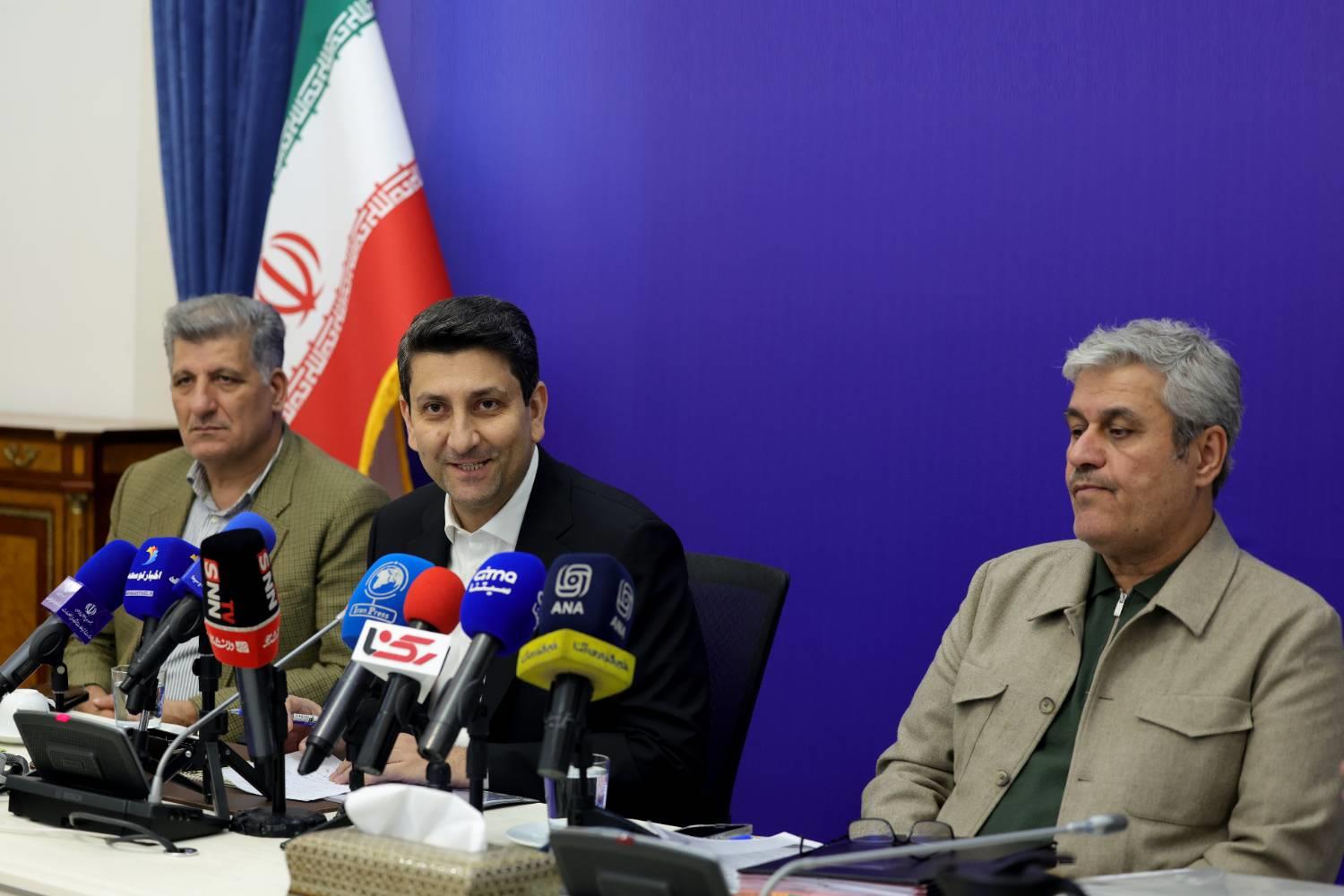 با وجود مخالفت بخش خصوصی؛ وزیر ارتباطات: سه اپراتور هوش مصنوعی تا یک ماه دیگر موافقت اصولی می‌گیرند