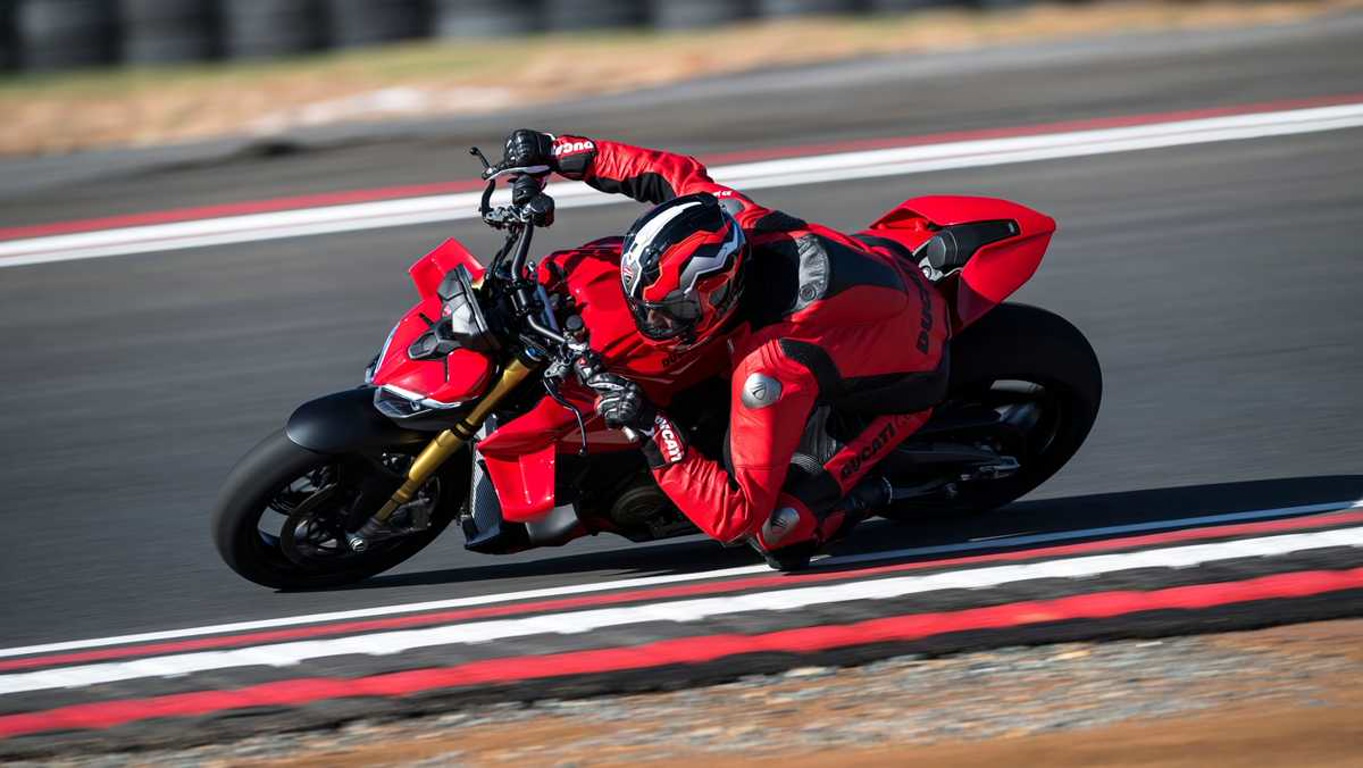 اولین نگاه به موتورسیکلت Ducati Streetfighter V4 و V4 S 2026؛ ابرموتور نیکد در اوج