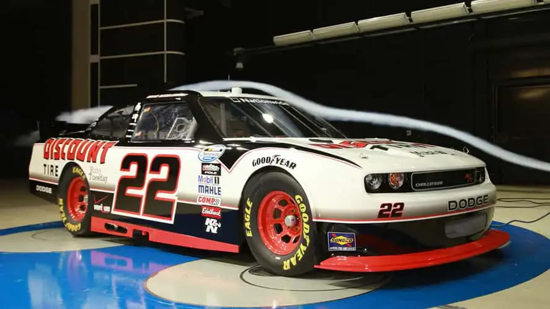 دوج در سال ۲۰۲۷ به مسابقات NASCAR بازمی‌گردد