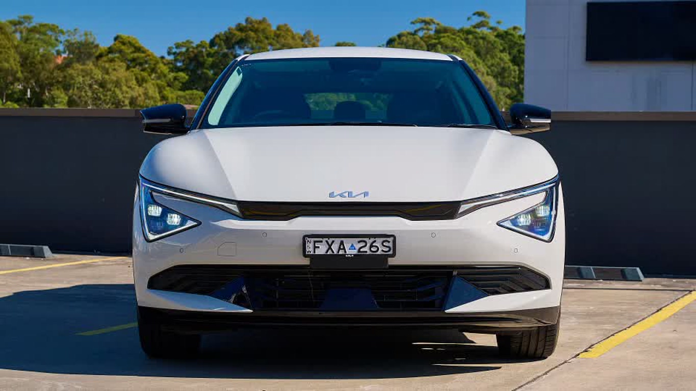 بررسی خودروی Kia EV6 Air 2026؛ گاهی ظاهر به‌تنهایی کافی نیست