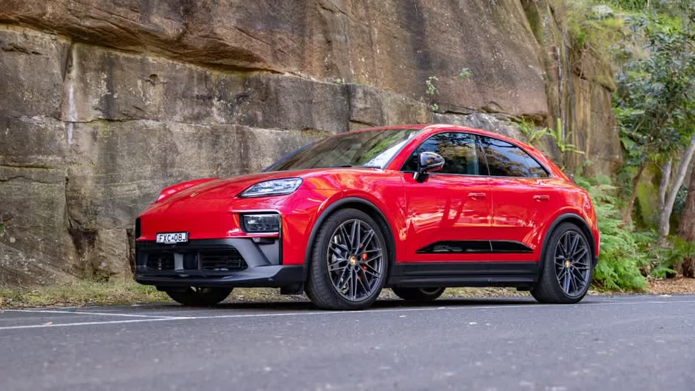 بررسی Porsche Macan GTS 2026: خودرویی شبیه به سفینه فضایی