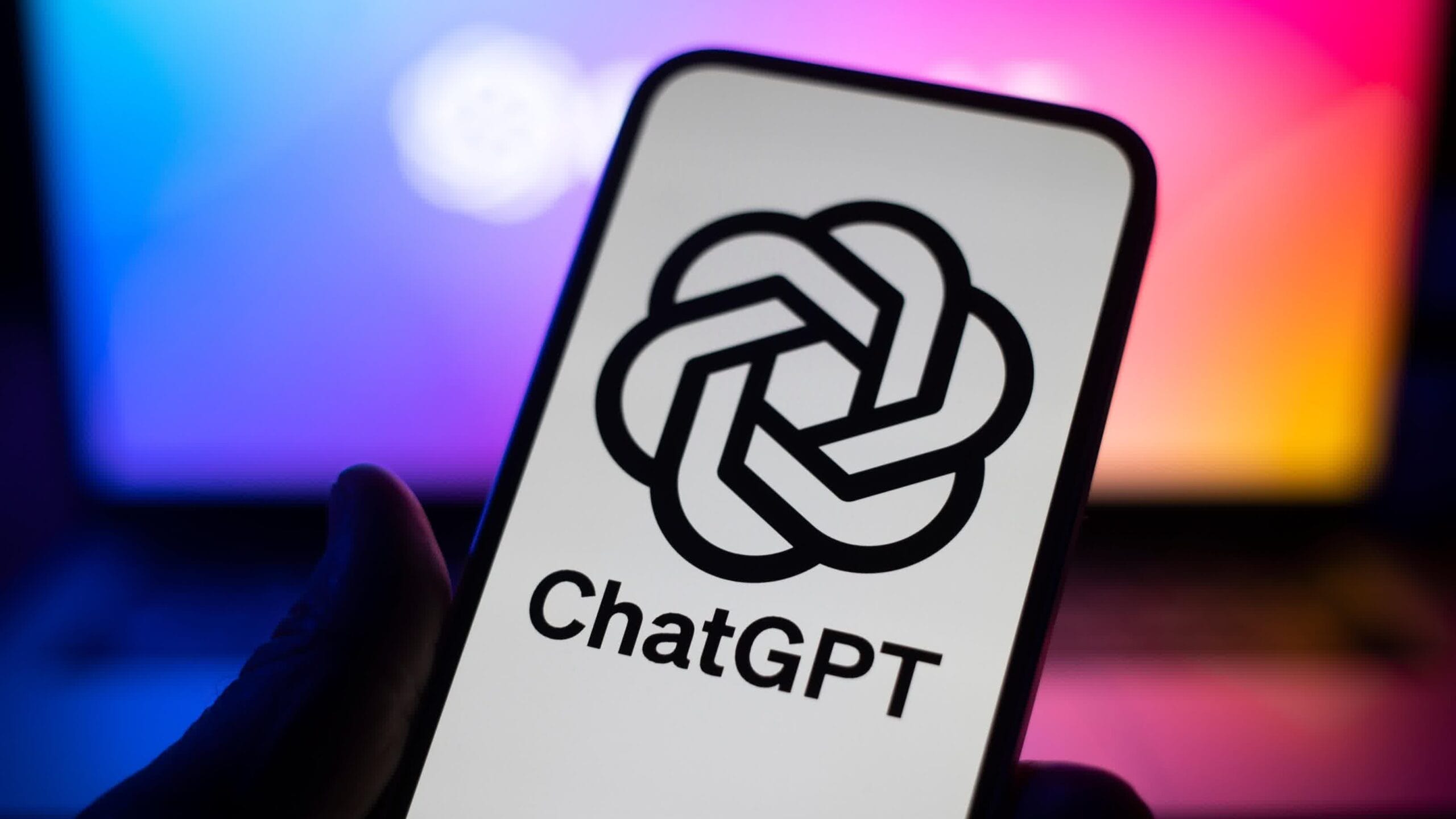 ۱۱ کاری که سپردن آن‌ها به ChatGPT می‌تواند باعث پشیمانی شود
