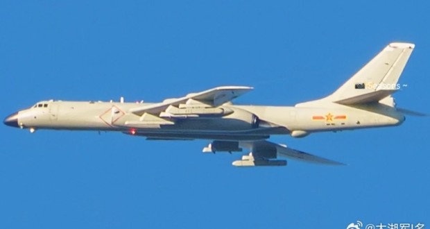 بمب‌افکن H-6 چین با غلاف اخلالگر بزرگ جدید رؤیت شد