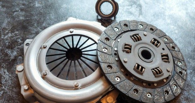 چرا کلاچ خودرو بوی سوختگی می‌دهد؟ این نشانه را جدی بگیرید