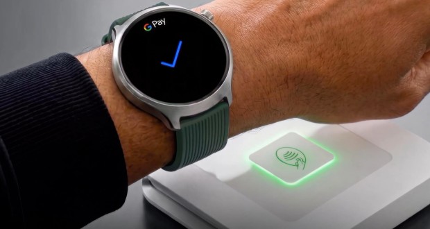 ساعت هوشمند موتو واچ اولترا با نمایشگر 2700 نیتی pOLED، سیستم‌عامل Wear OS 6 و LTE عرضه شد