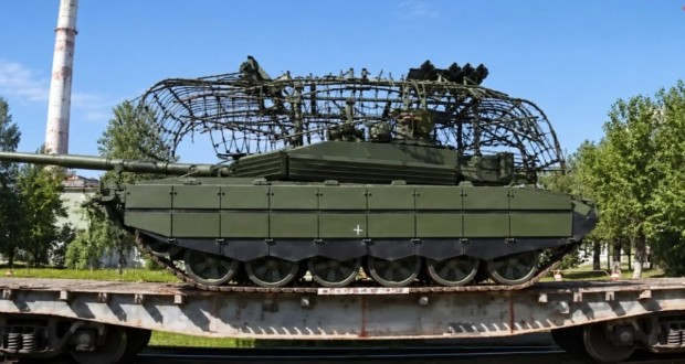 روسیه در میانه جنگ اوکراین، تانک‌های T-90M و T-72B3M را تحویل ارتش داد