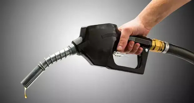 رئیس کمیسیون انرژی اتاق بازرگانی: قیمت بنزین باید هر 6 ماه اصلاح شود