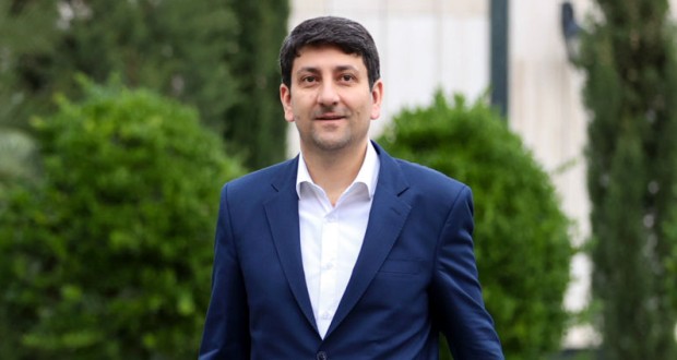 وزیر ارتباطات از مجلس کارت زرد گرفت؛ پای آنتن‌دهی موبایل و تعرفه بسته‌های اینترنتی در میان است