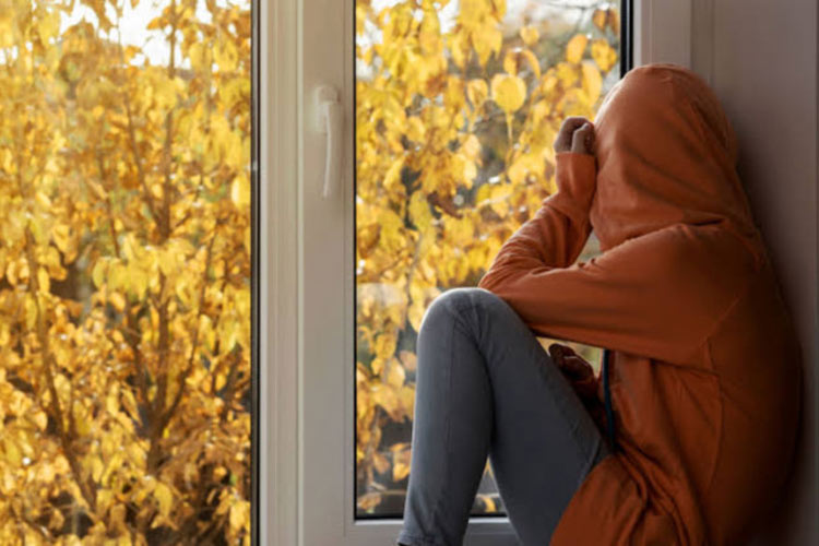 ايتنا - مرموزترین اختلال فصل سرد: پاییز چگونه ذهن ما را تسخیر می‌کند؟