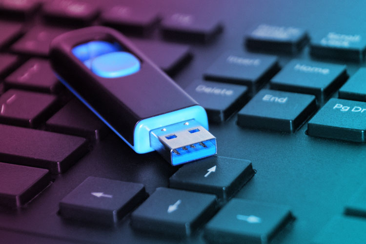 ايتنا - قبل از دور انداختن فلش مموری این کار را انجام دهید تا اطلاعاتتان قابل بازیابی نباشد