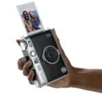 دوربین Instax Mini Evo 2 امکان چاپ عکس‌های دلخواه را فراهم می‌کند