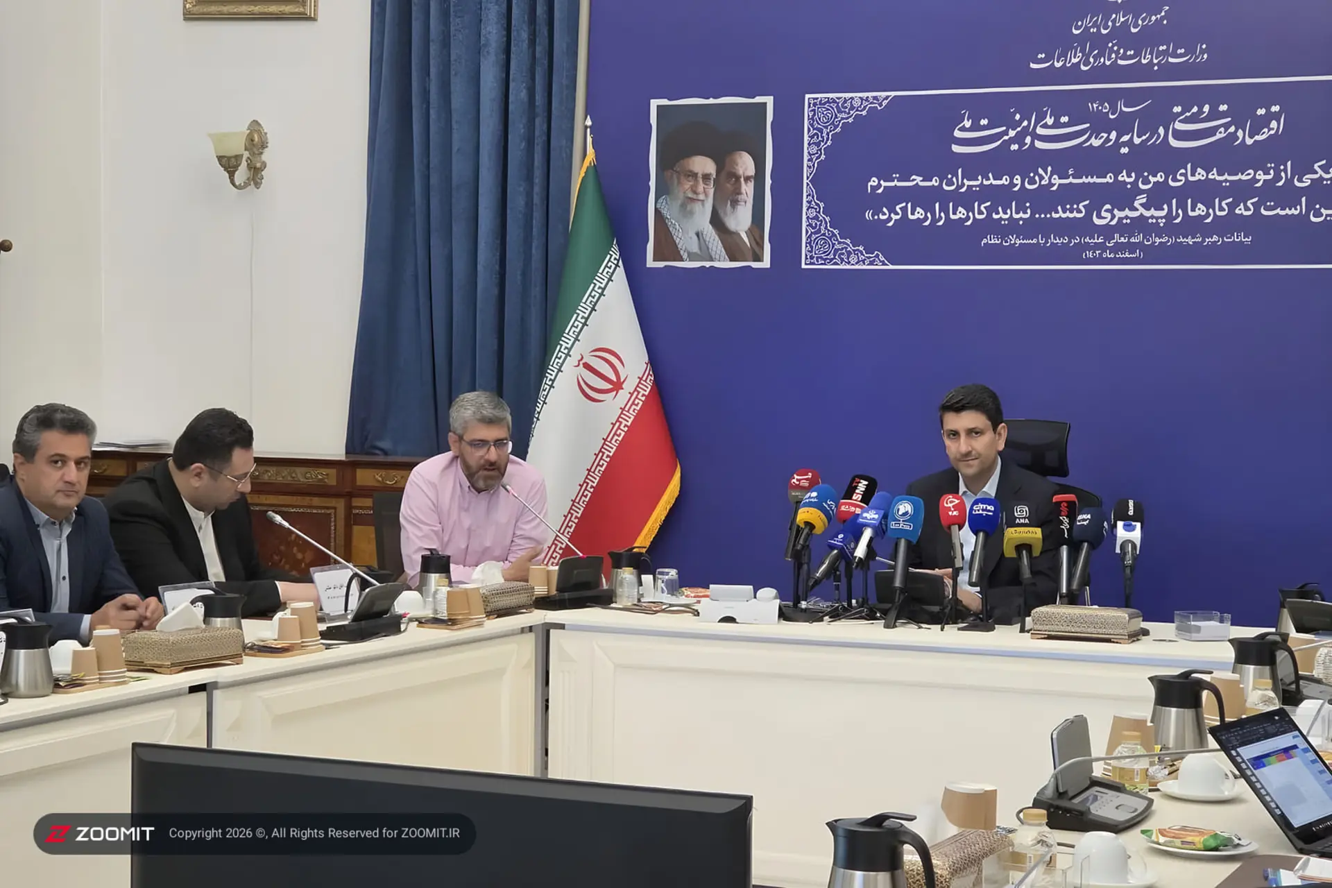 وزیر ارتباطات: زیبنده نیست در توسعه فیبر نوری شهر تهران گرفتار باشیم