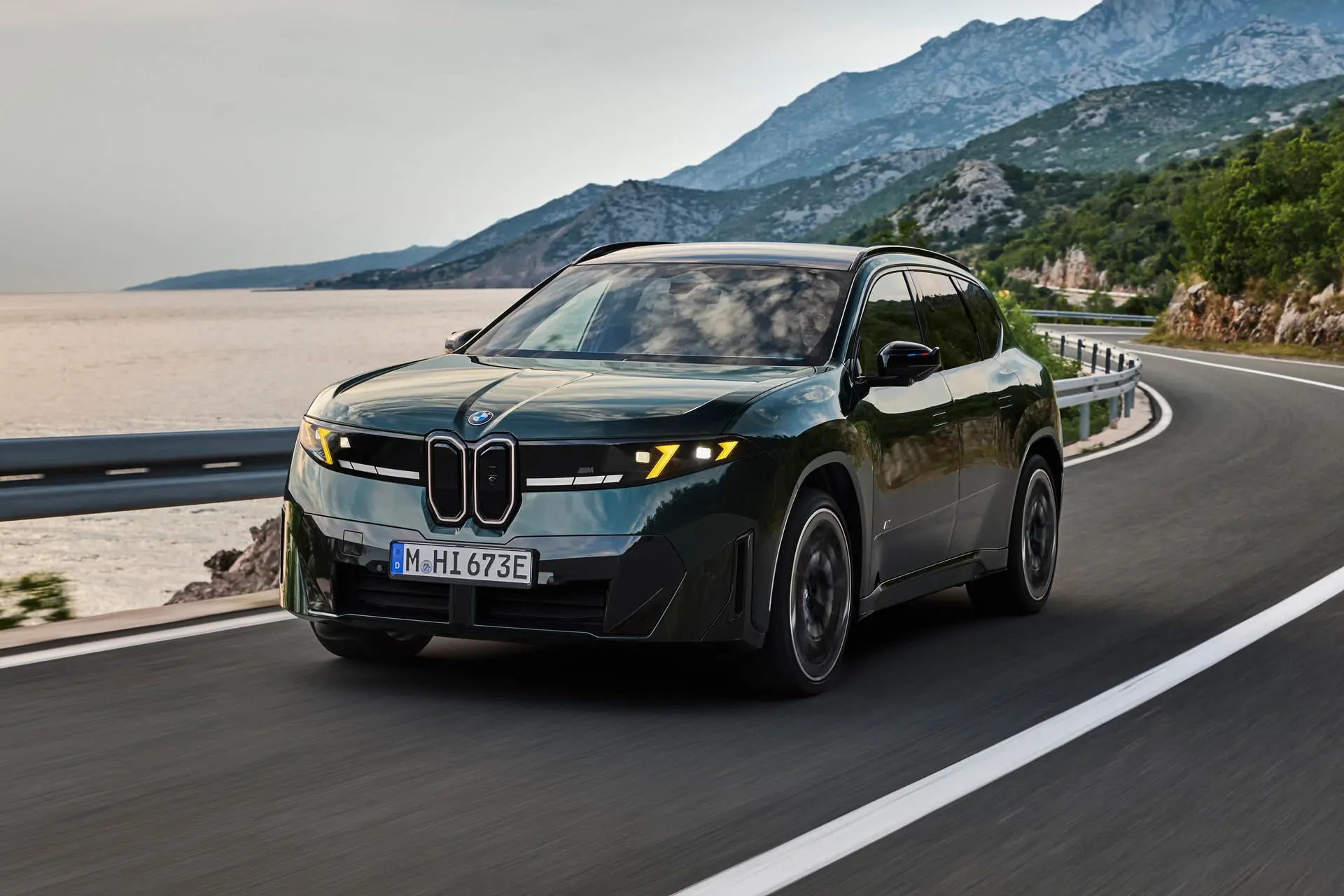 خودرو BMW iX3 M60 رونمایی شد؛ شاسی‌بلند سرکش آلمانی