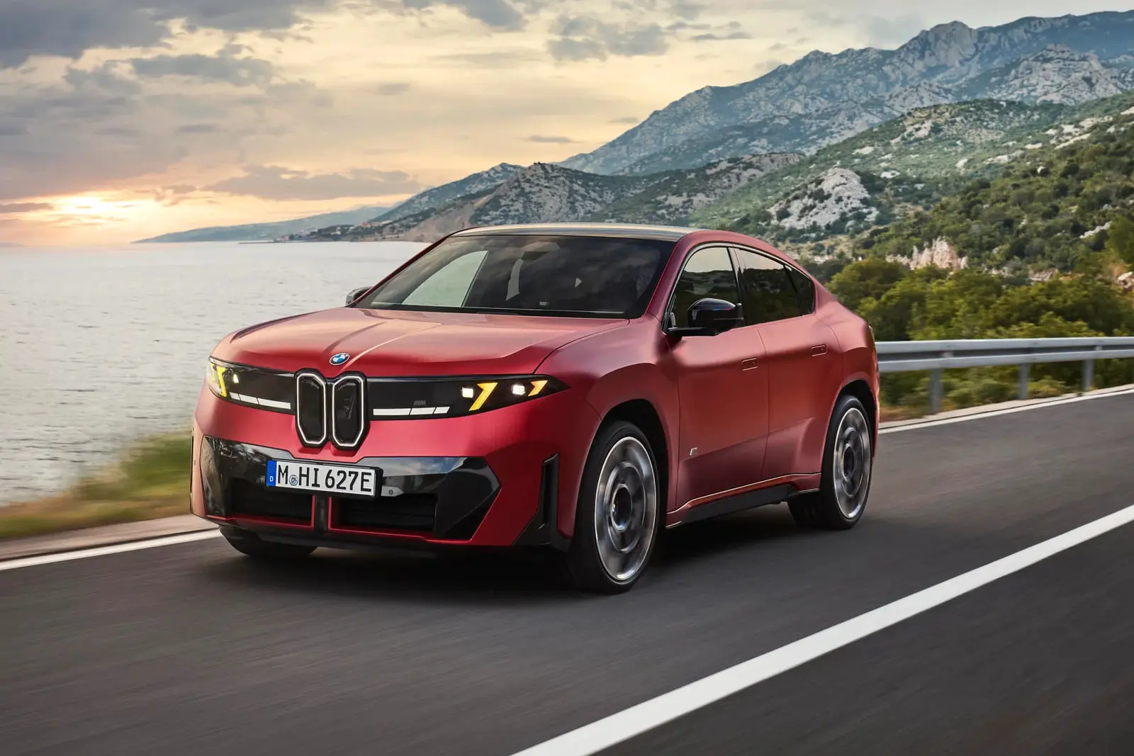 خودرو BMW iX4 رونمایی شد؛ شاسی‌بلند تهاجمی با پلتفرم مدرن «نئو کلاس»