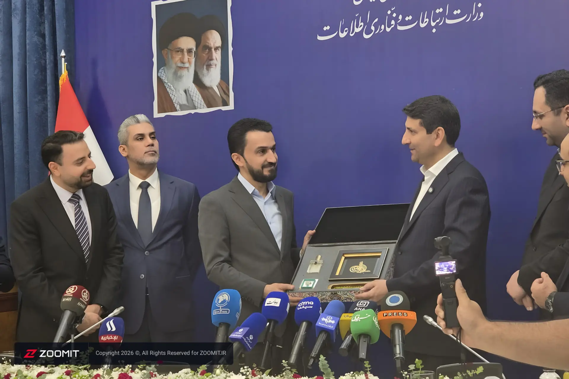 رونمایی از تمبر مشترک «منشور کوروش و قانون حمورابی»/ وزیر ارتباطات عراق: تکنولوژی‌های بومی ایران را دریافت می‌کنیم